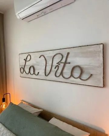شقة La Vita Apartman