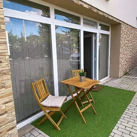 شقة La Vita Apartman *